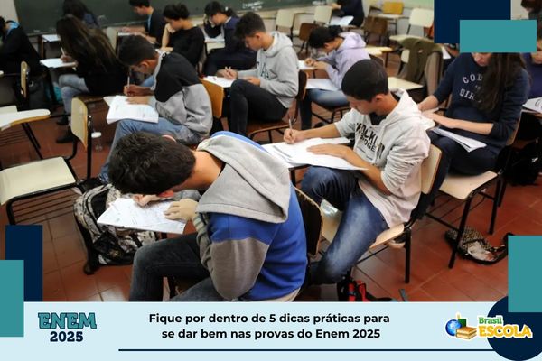 Candidatos em sala de aplicação de prova