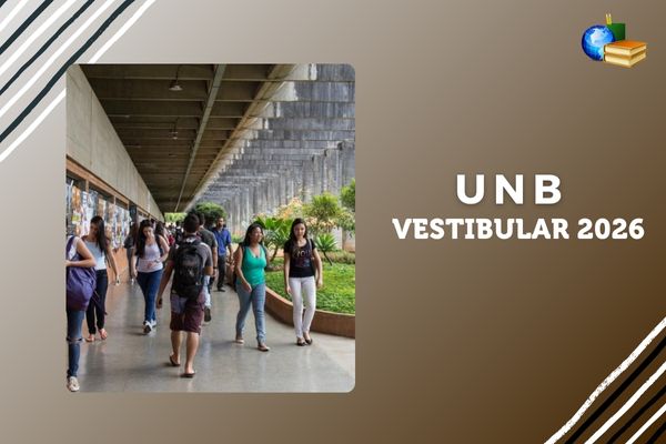 Estudantes caminhando em corredor de campus da UnB em Brasília.