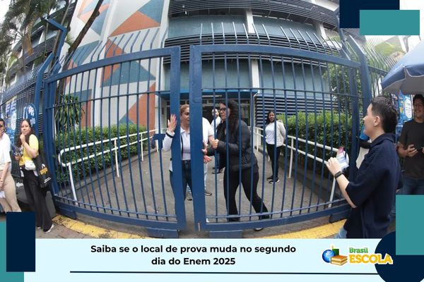 Foto de portão em local de prova do Enem
