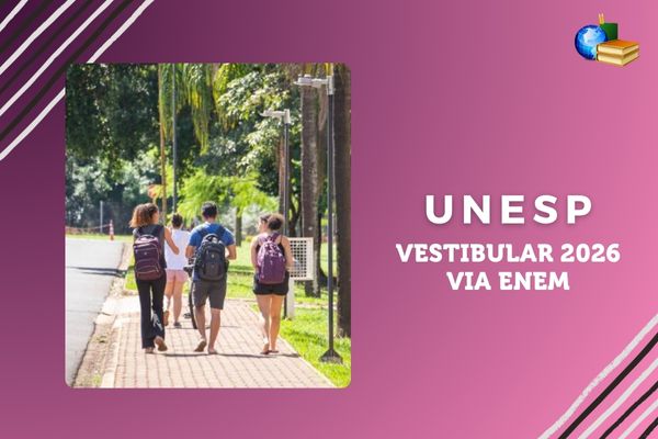 Foto com estudantes caminhando no campus da Unesp